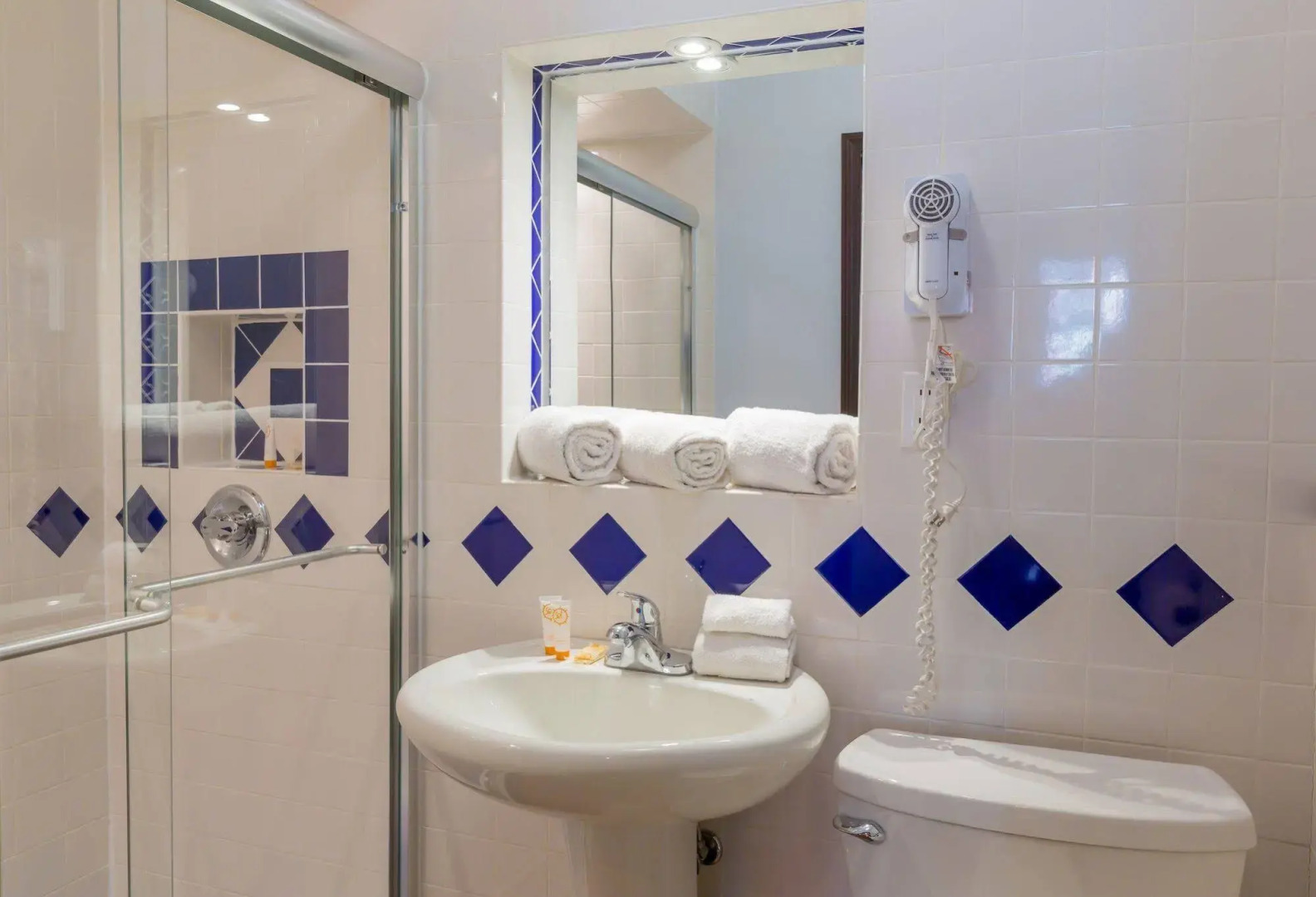 Broadway Hotel and Hostel