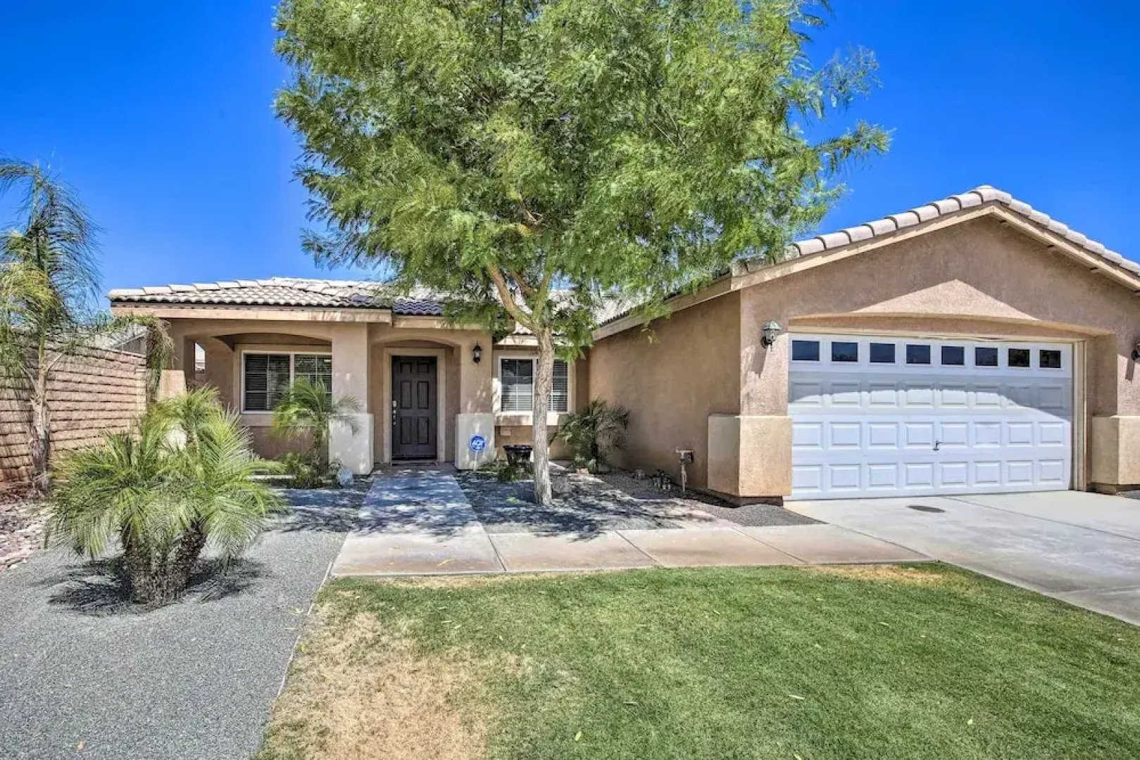 Coachella Retreat: Pool, Near Music Festivals