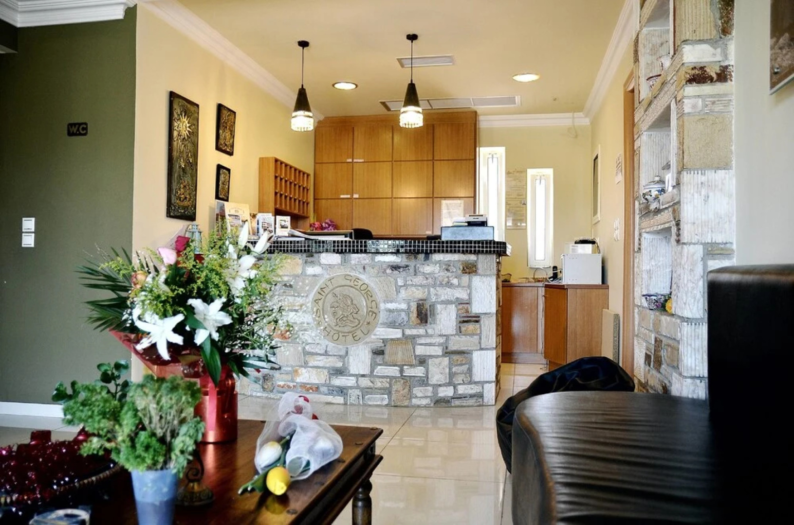 Saint George Hotel & Suites