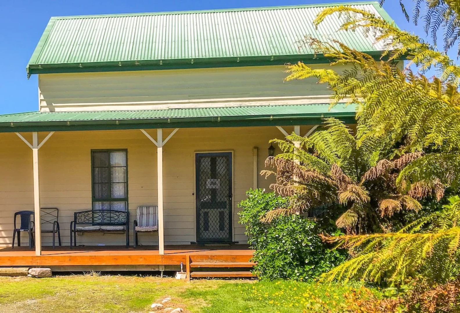 Meredith House & Apartments Strahan