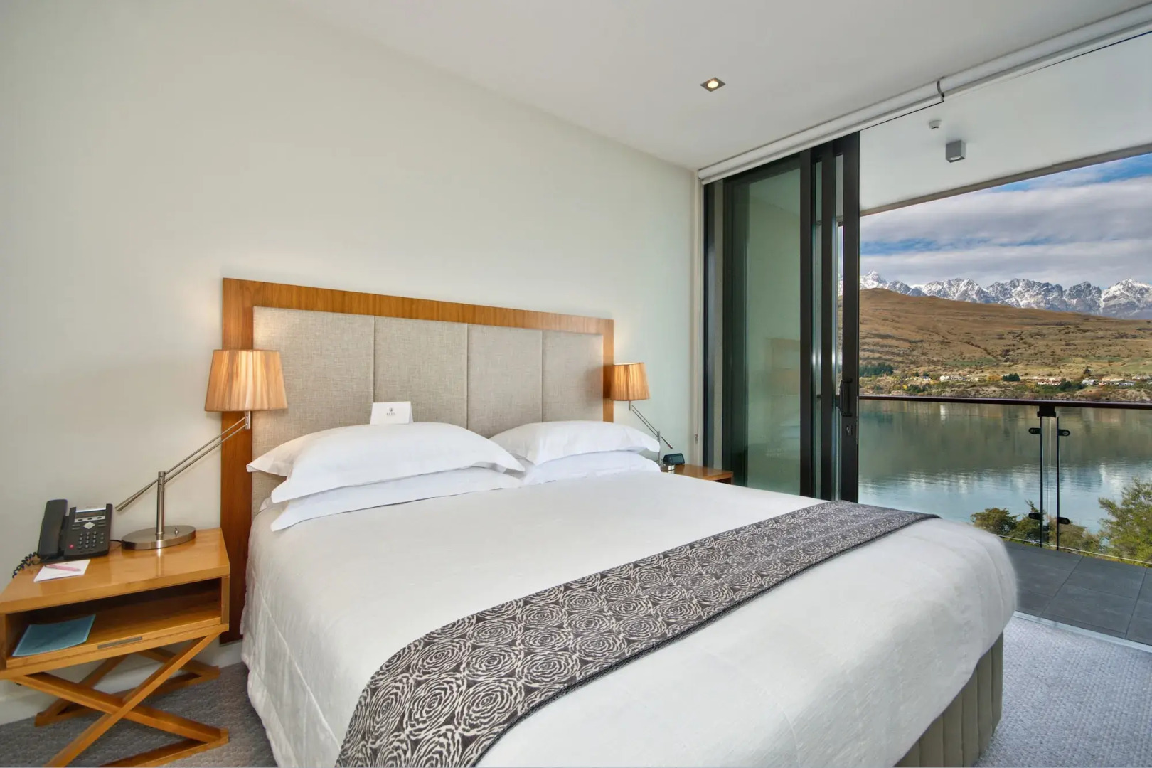 The Rees Hotel, Luxury Apartments & Lakeside Residences