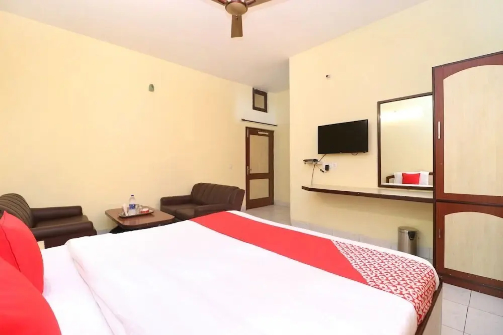 Oyo 30127 Hotel Sabina International