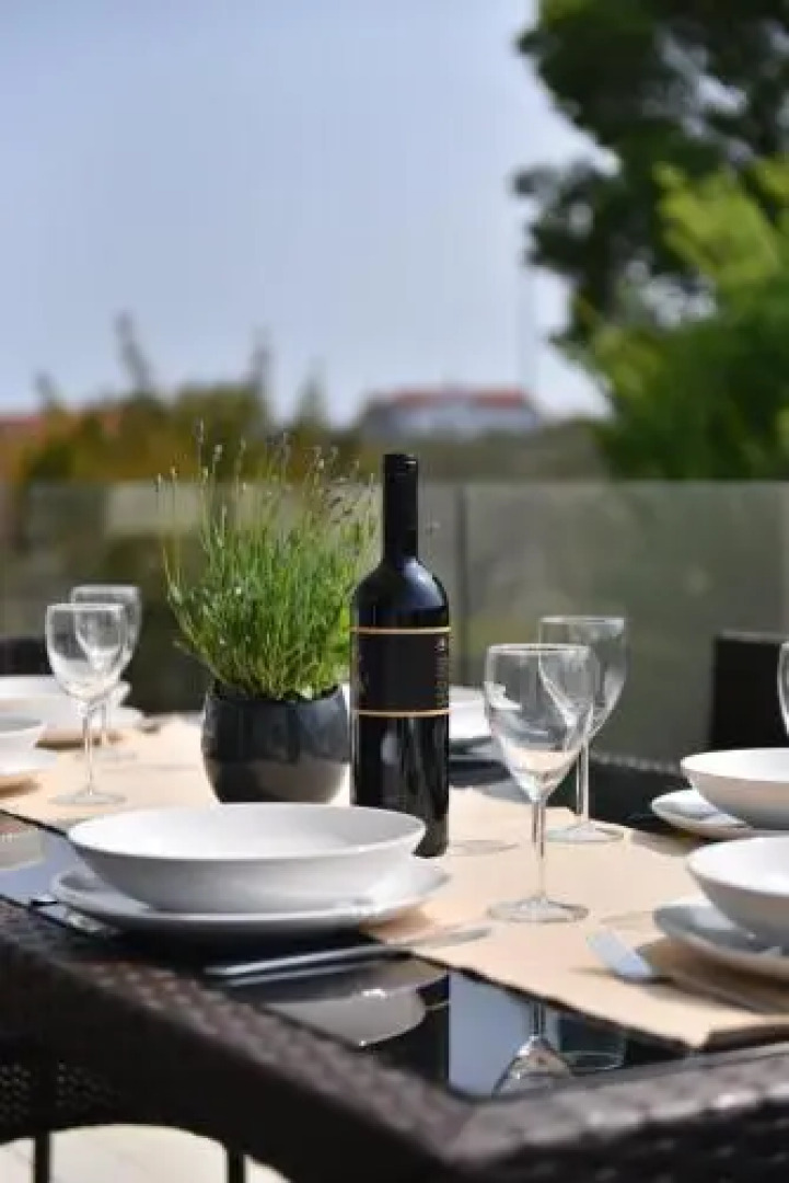 Crowonder Harbor Villa