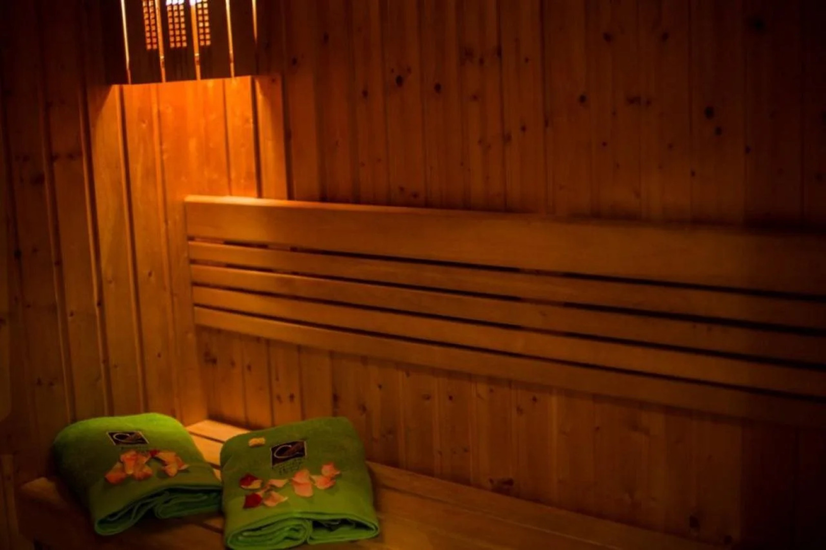 Crithoni's Paradise Hotel