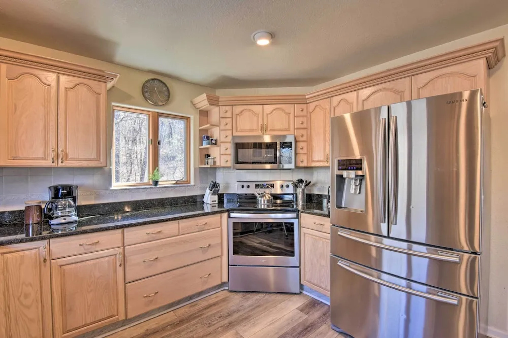 Inviting Sky Valley Home ~ 2 Mi to Mud Creek Falls