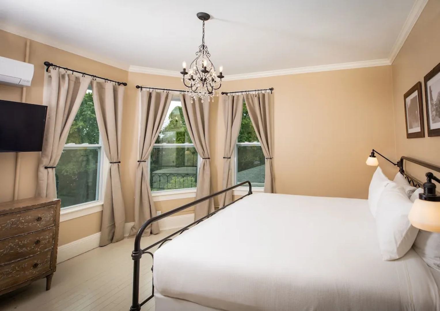 Pine Cottage Bed & Breakfast