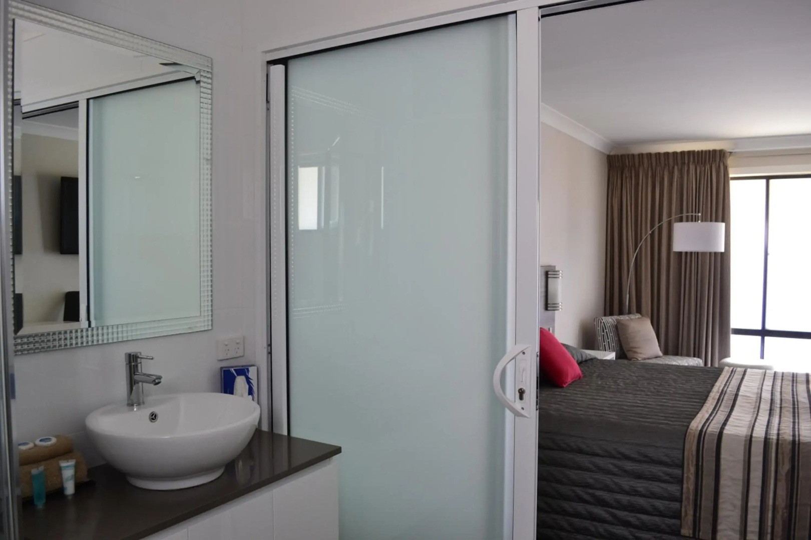 Cattleman's Country Motor Inn & Serviced Apartments