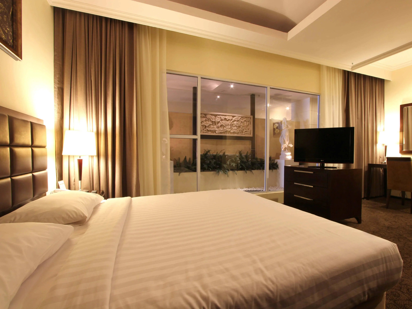 Harmoni One Convention Hotel & Service Apartments
