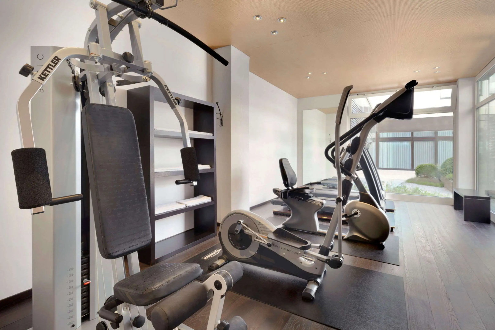 Отель Ramada by Wyndham Nuernberg Parkhotel