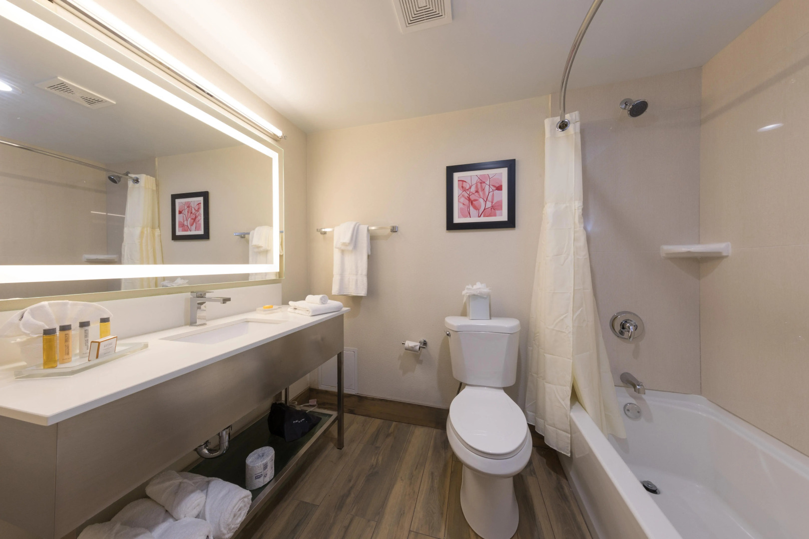 Holiday Inn Milwaukee Brookfield by IHG