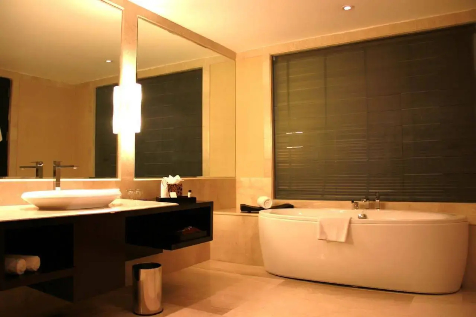 Taj Dal View Srinagar