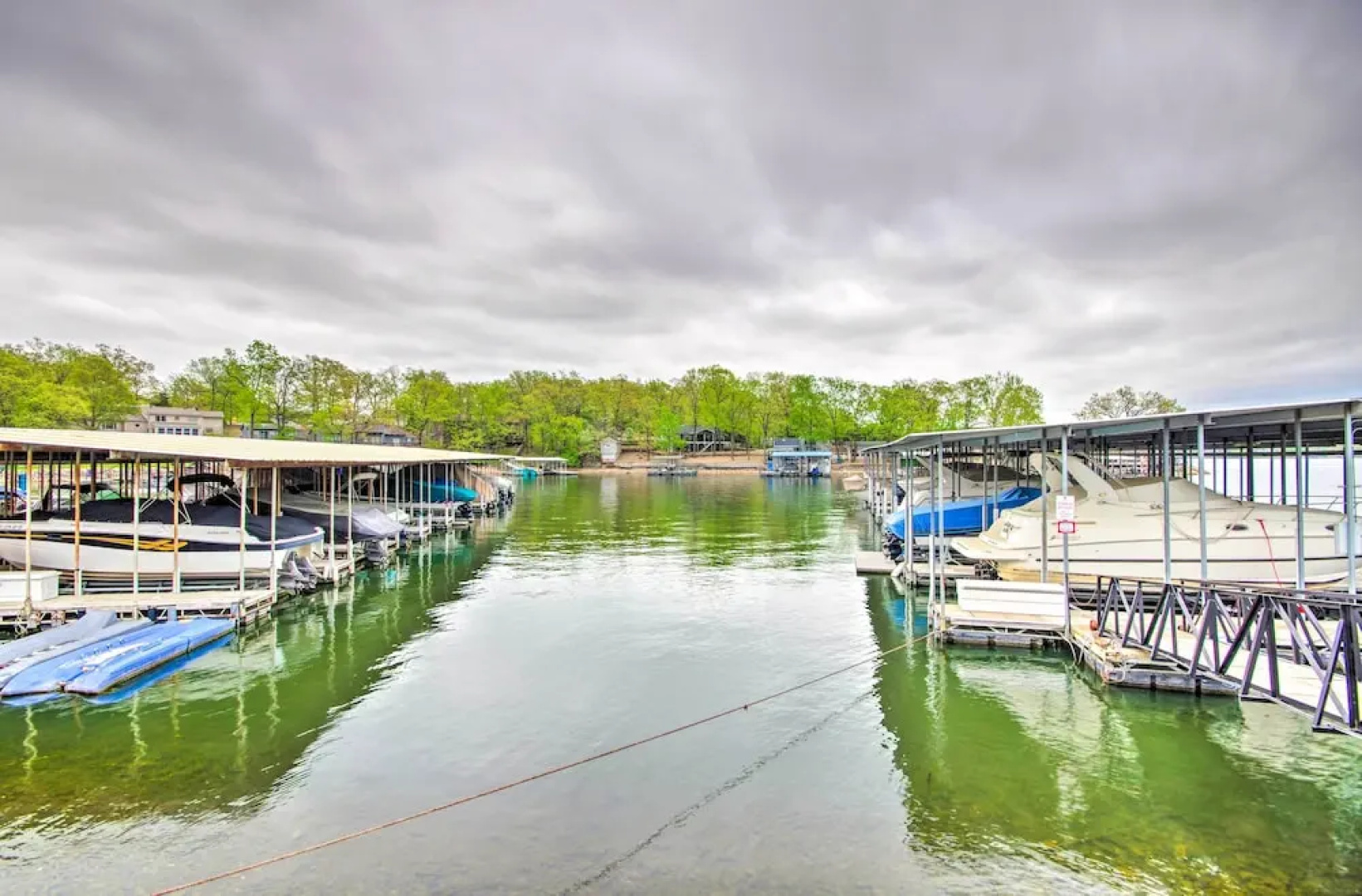 Pool Days & Water Fun Await: Lake Ozark Escape!