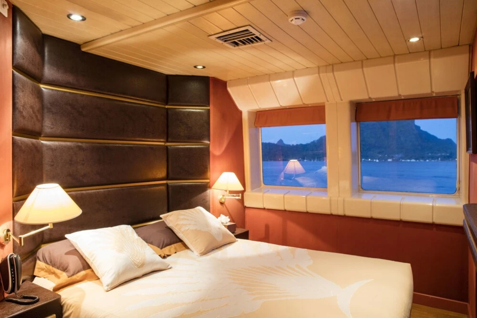 Haumana Cruises - Bora-Bora to Taha'a (Monday to Thursday)