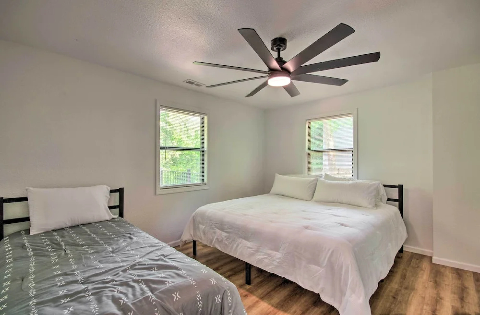 Waterfront Escape: Ozarks Home + Guest House!