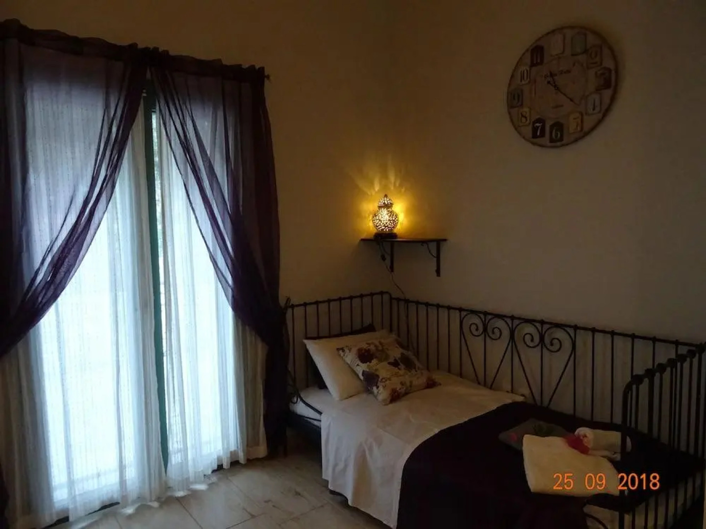 Artist's Villa Red Rose