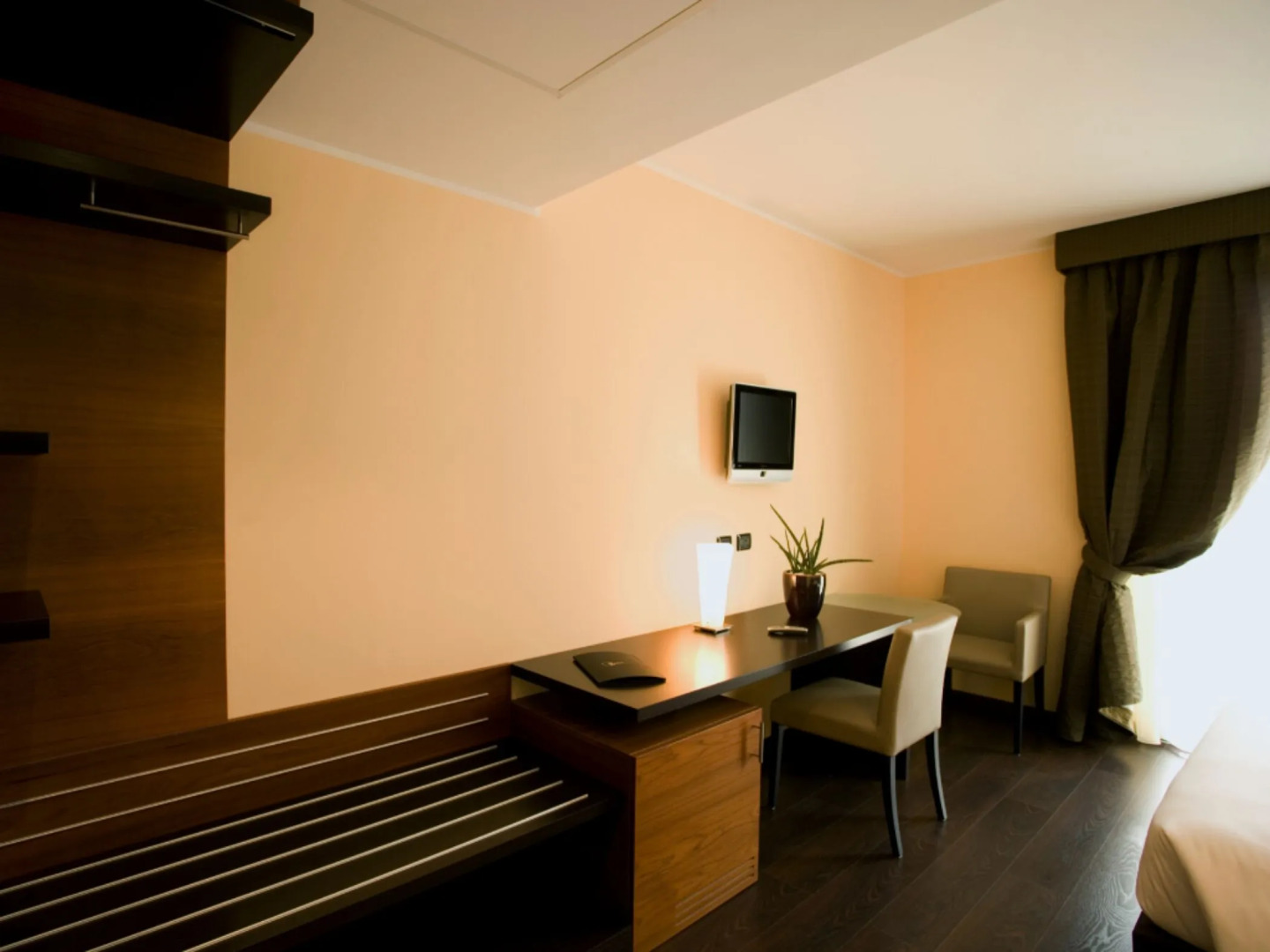 Red's Redaelli Hotel