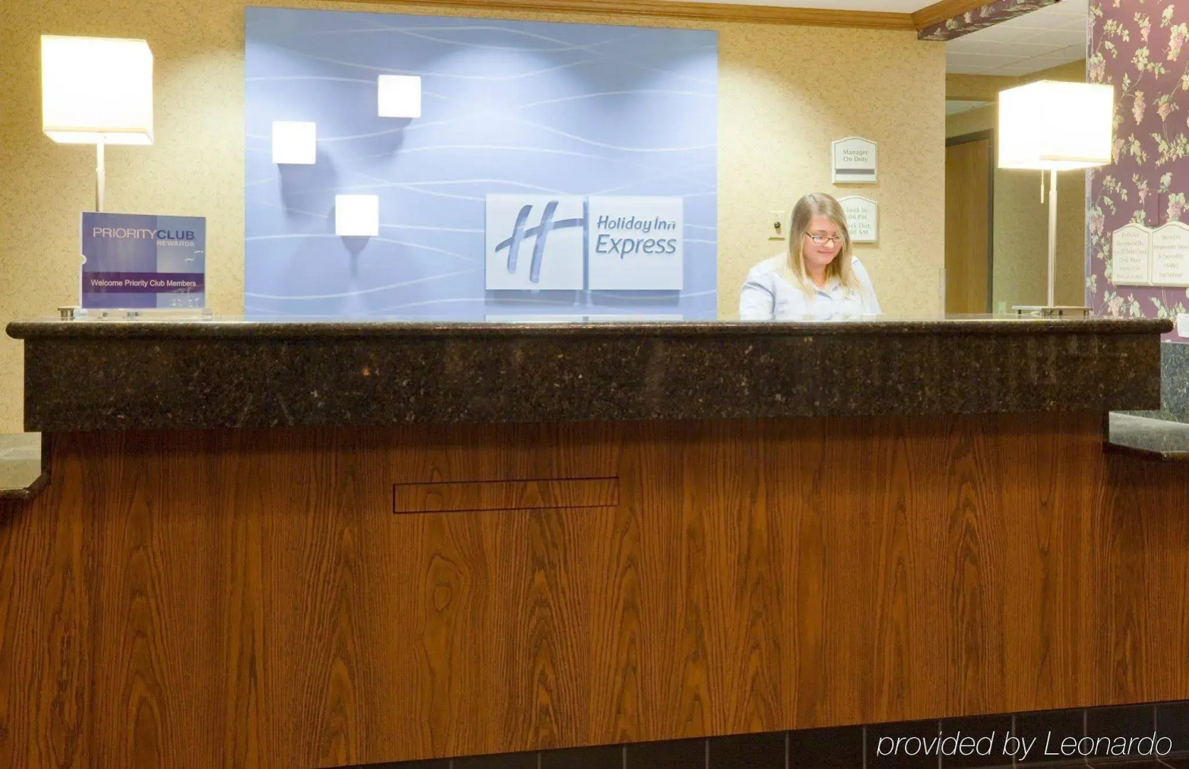 Holiday Inn Express Hotel & Suites Oshkosh by IHG