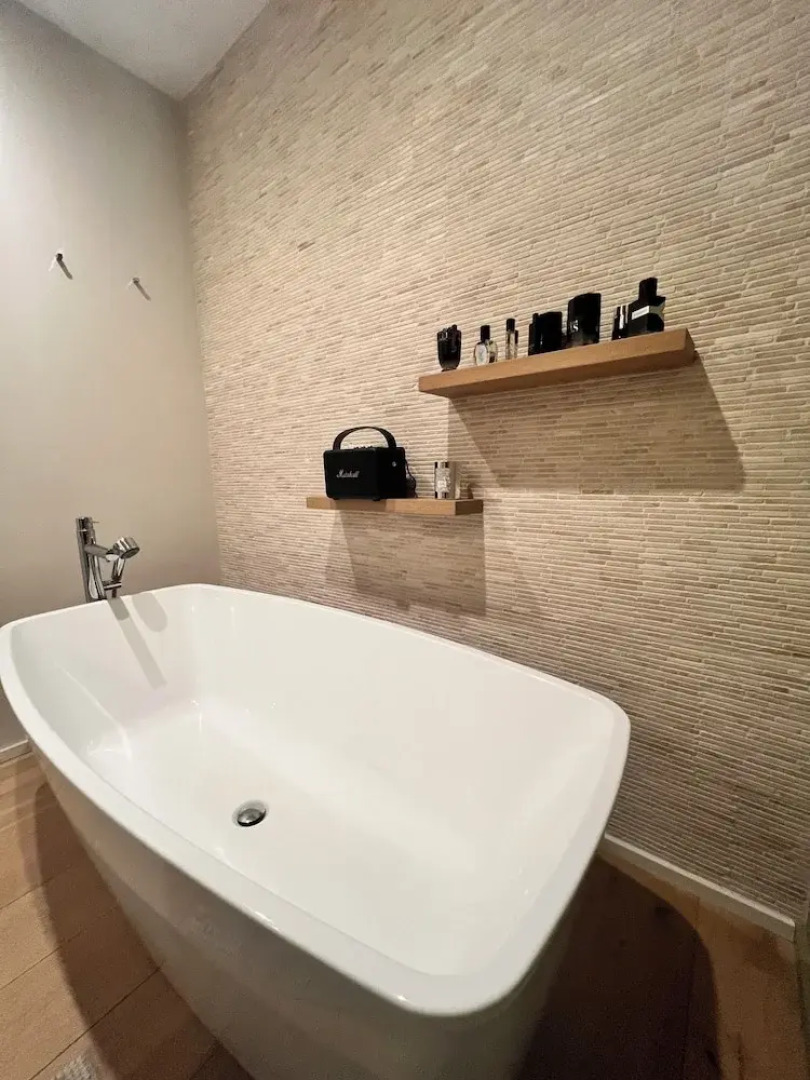 La Petite For t Contemporary Apartment in Halle