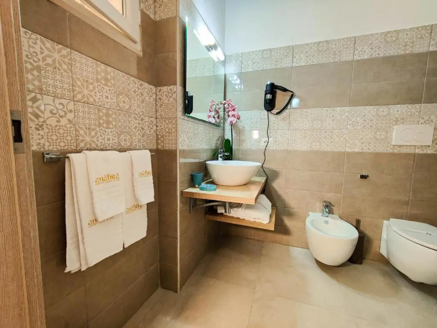 Anahita Luxury Suite & Spa