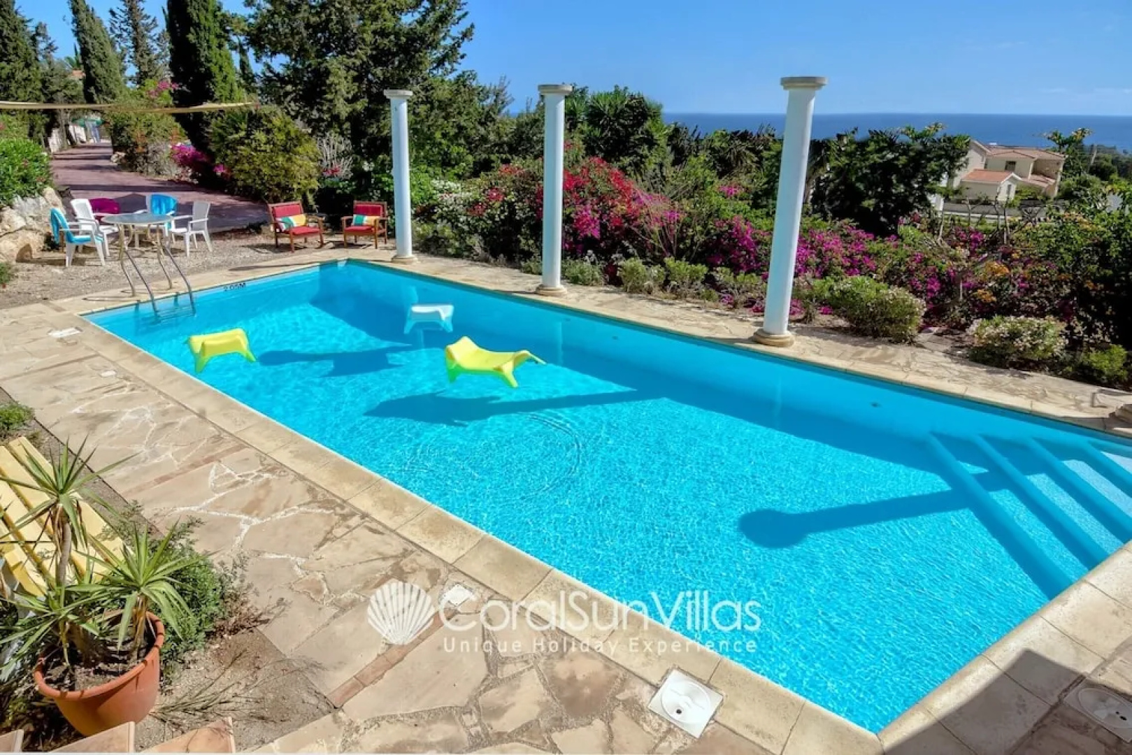 Wonderful Quiet Area, Completely Privacy, Large Private Pool, Colourful Garden