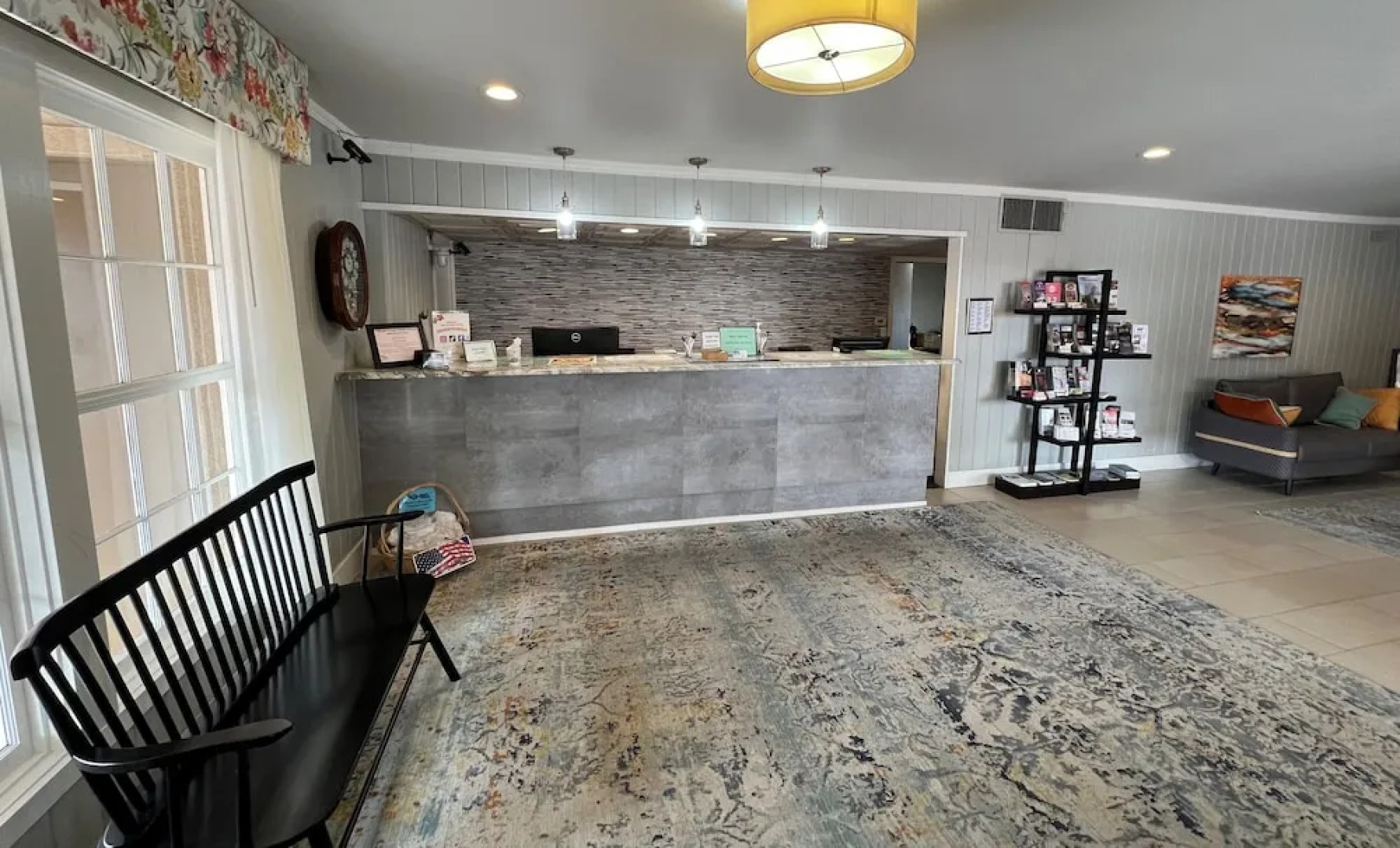 Sunday House Inn and Suites