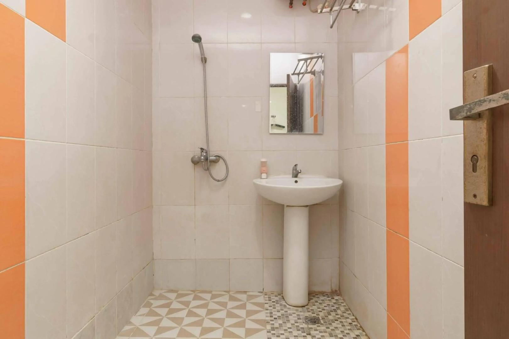 Hotel Addict by RedDoorz