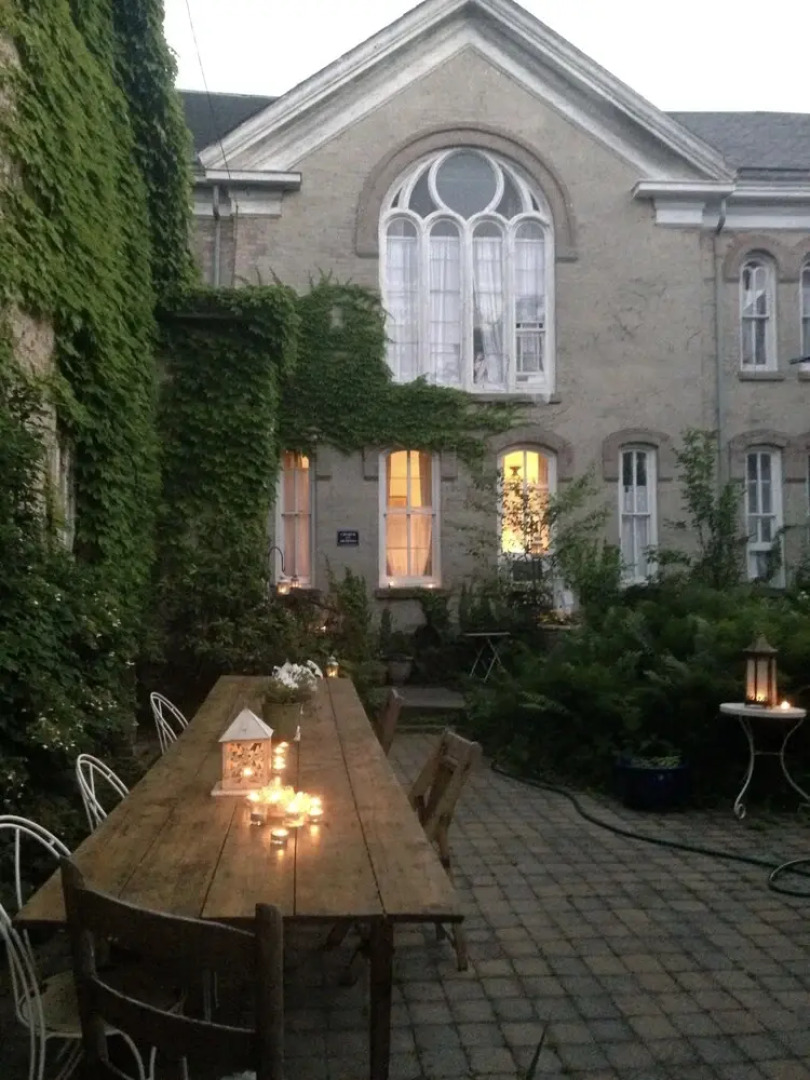 Church Des Artistes Guest House