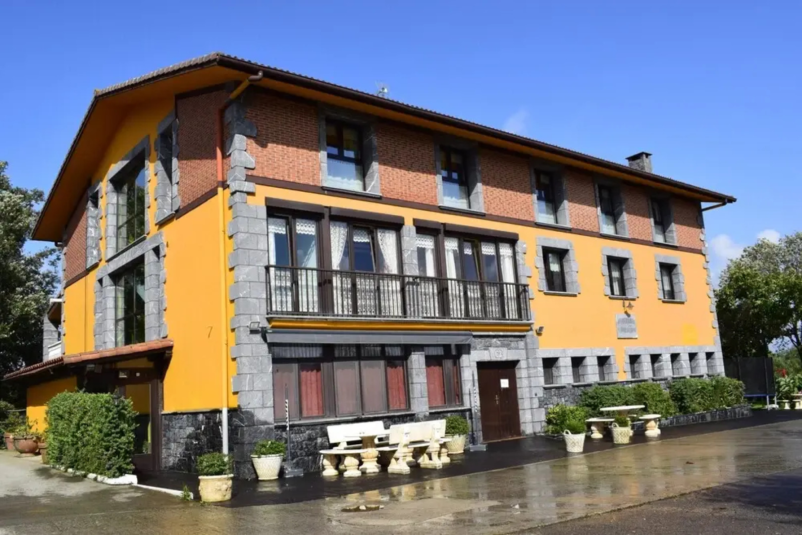 Self Catering Caser?o Ibarrola Txiki for 12 People