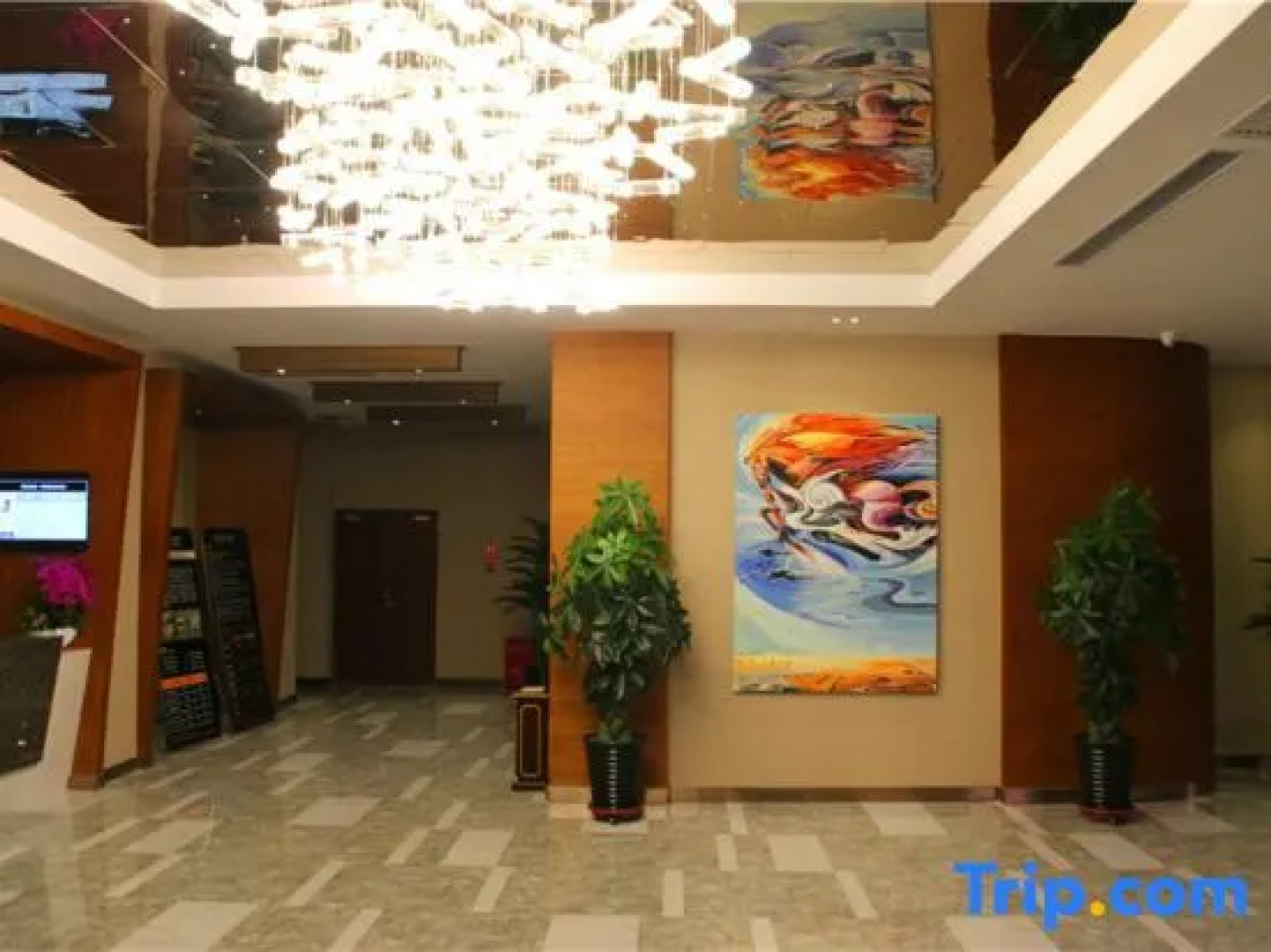 Yiju Fashion Hotel (Wuwei Railway Station Pedestrian Street)