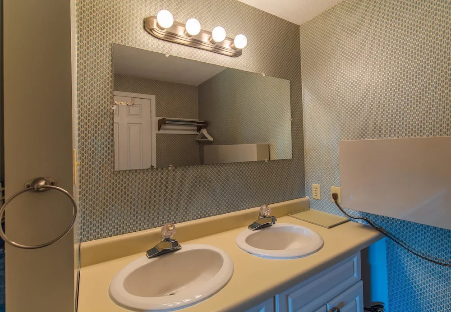 Holiday Guest House Bed & Breakfast