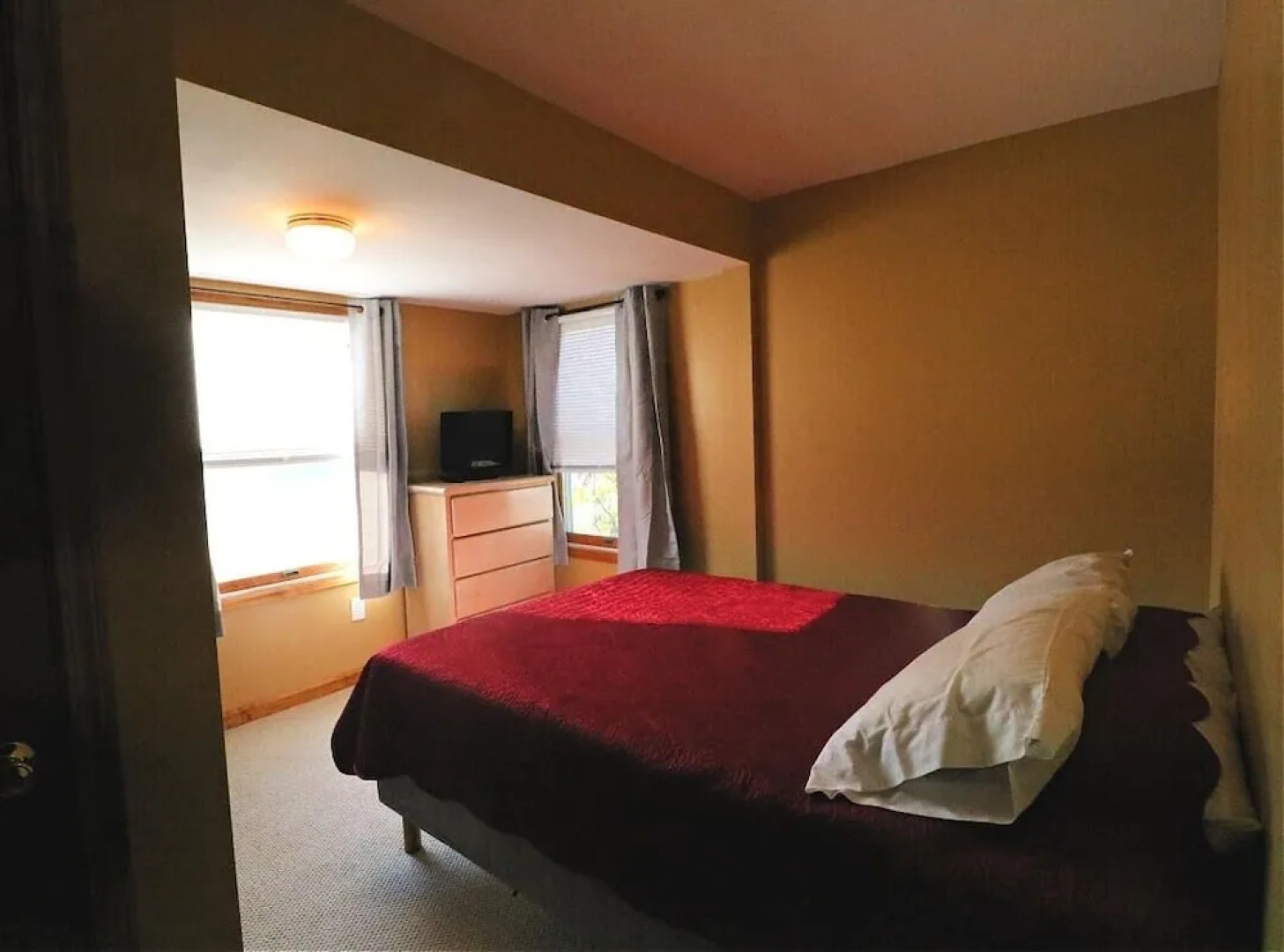 1 Maple Avenue 2 Bedroom Home by Redawning