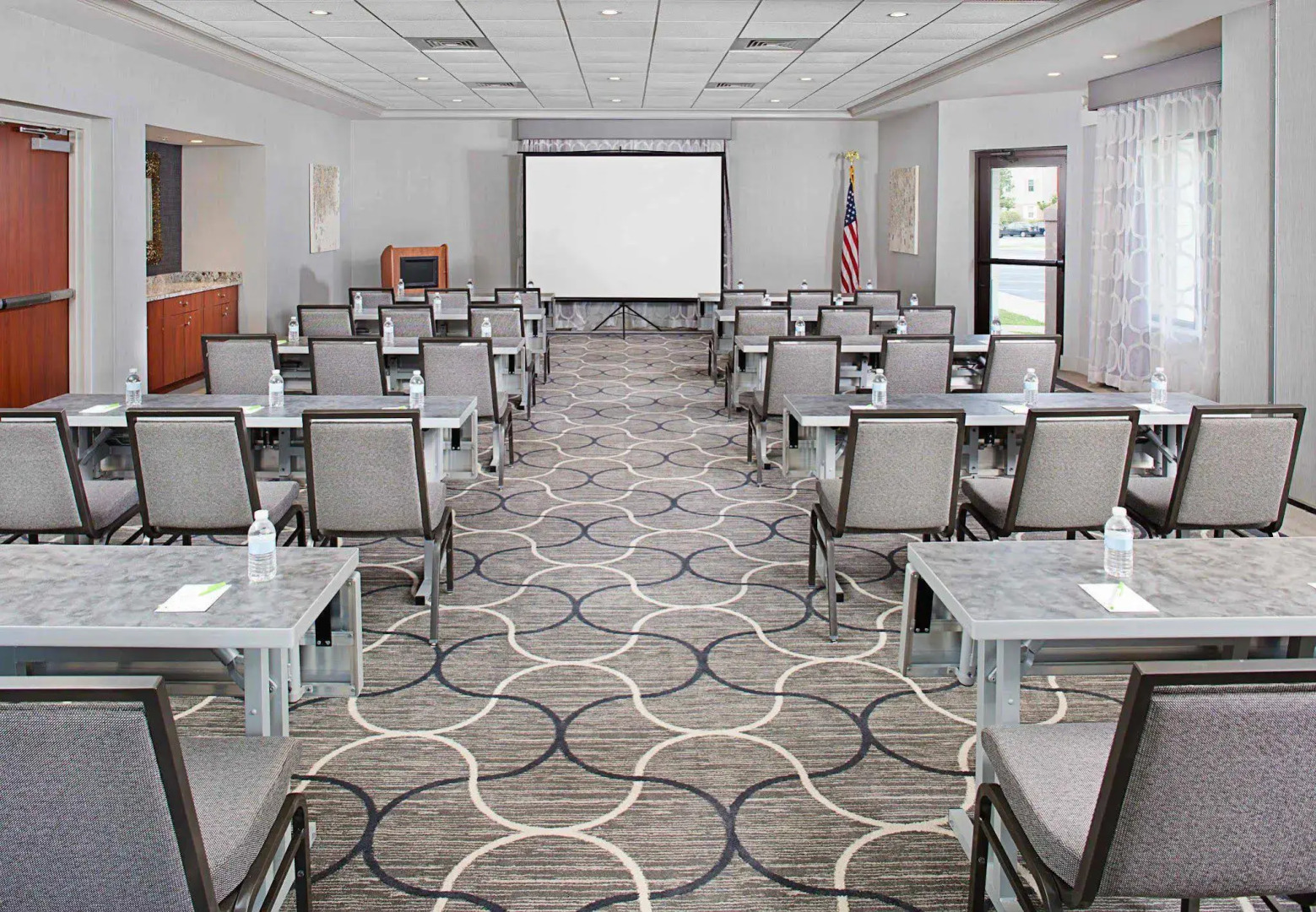 Courtyard by Marriott Manchester - Boston Regional Airport