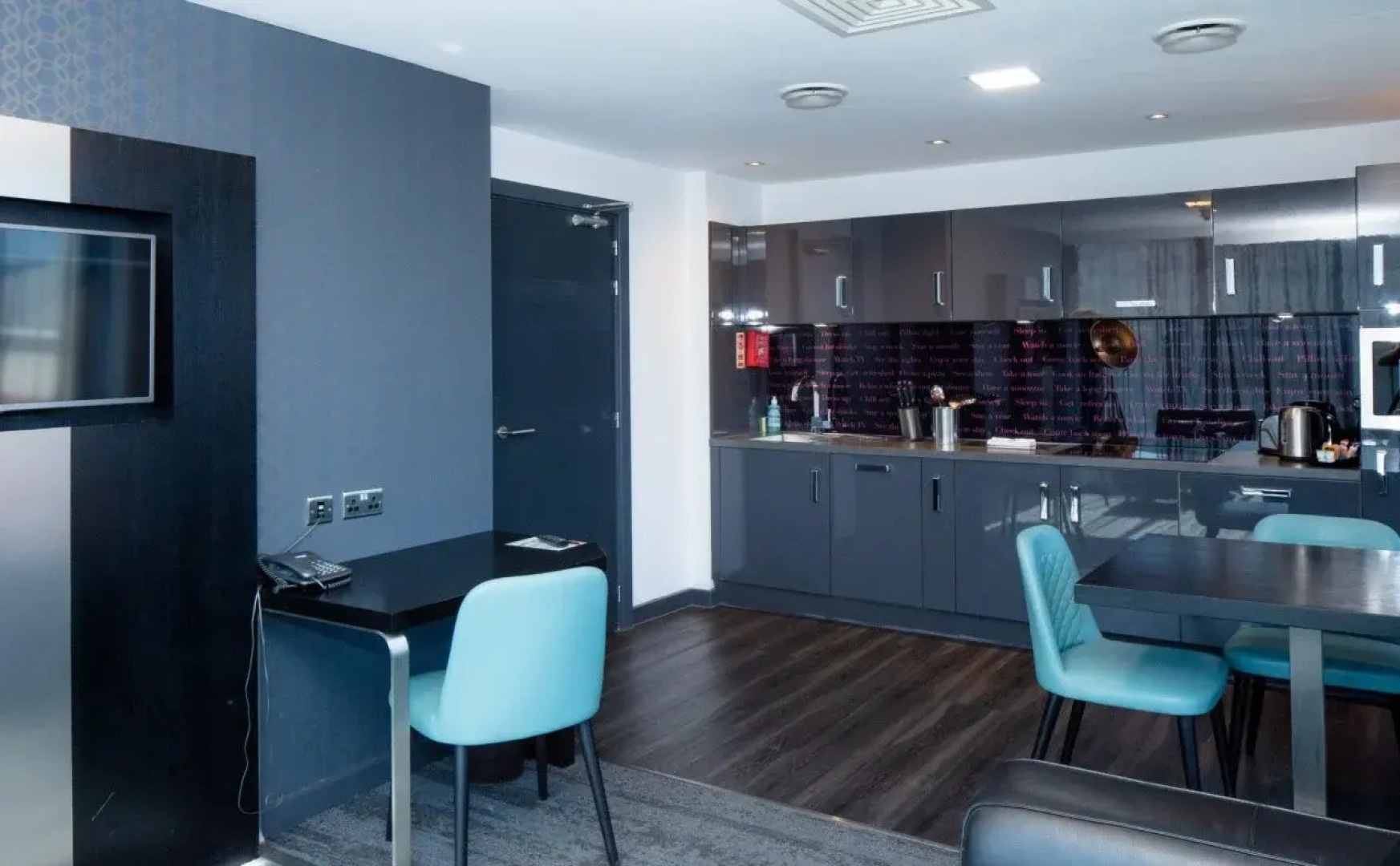 Апарт-отель Roomzzz Nottingham City