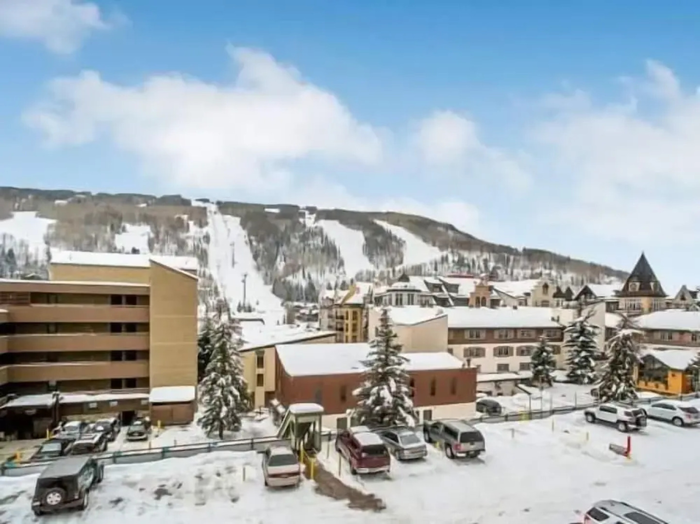 Vantage Point Apartments with easy Access to Gondola by RedAwning