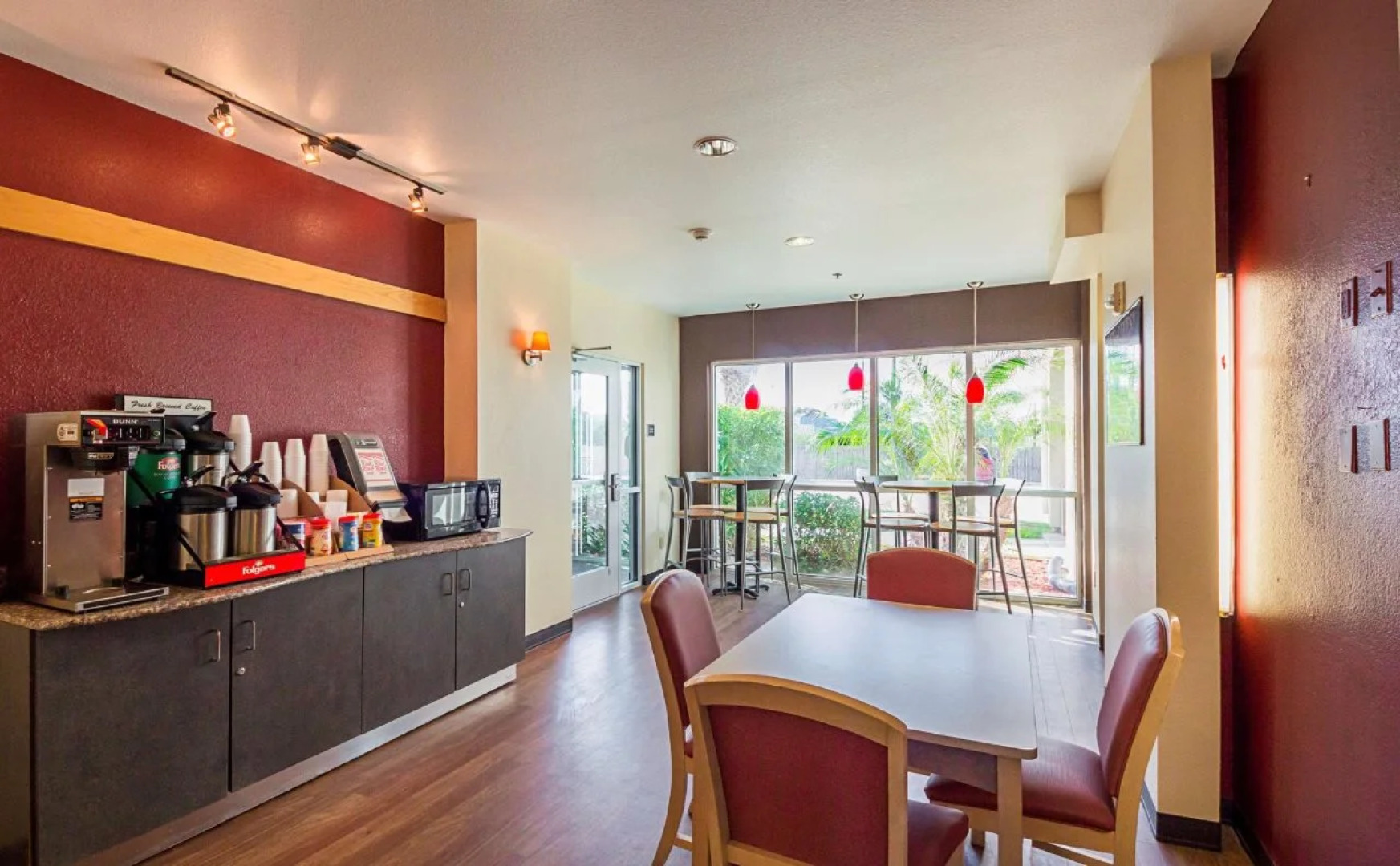 Red Roof Inn and Suites