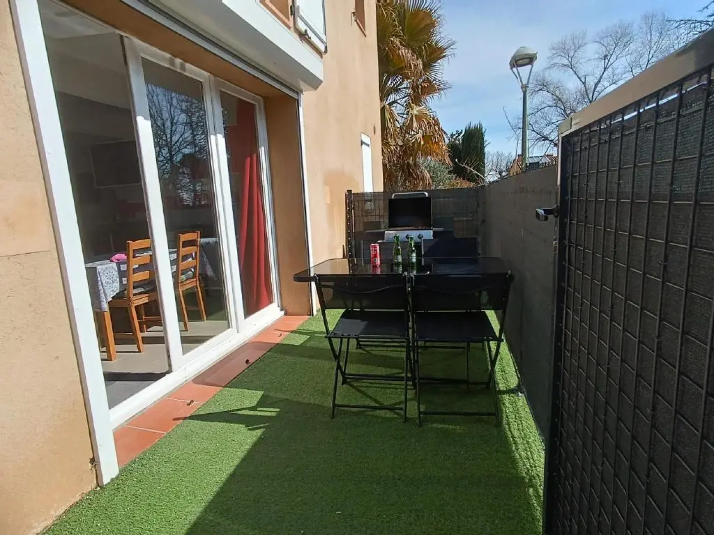 Superbe appartement F2 neuf : terrasse, barbecue.