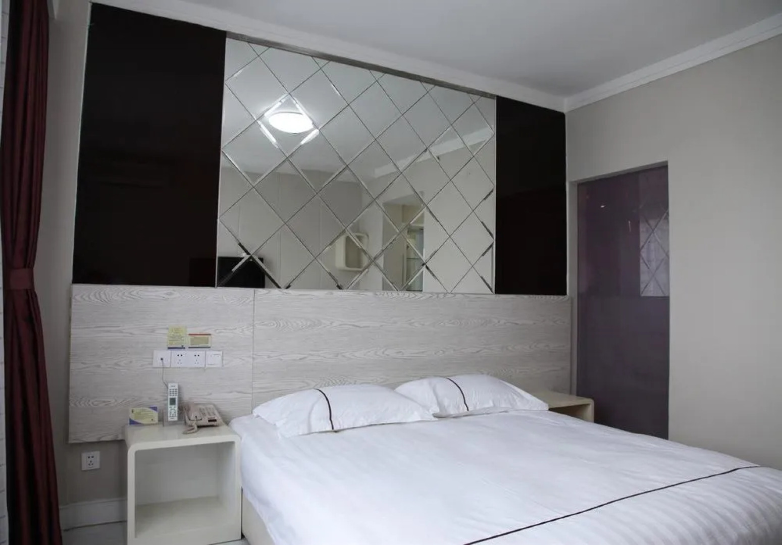 Huzhou Youyou Holiday Hotel