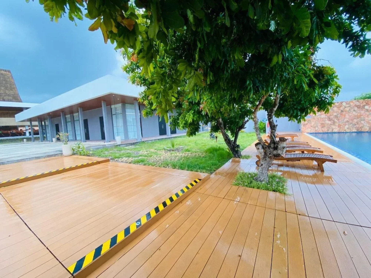 Kambaniru Beach Hotel & Resort