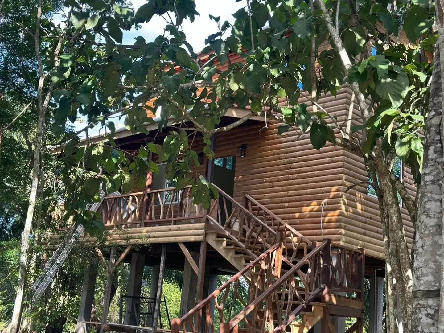 The Howler Riverside Retreat