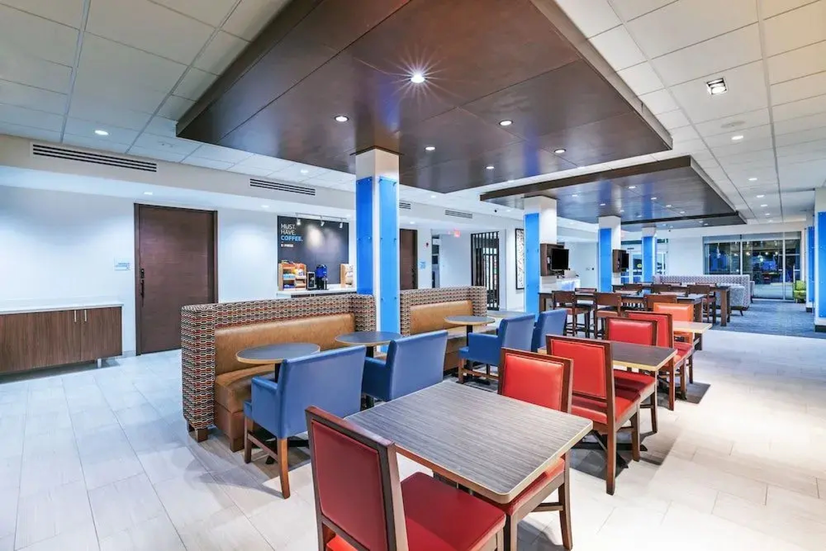 Holiday Inn Express & Suites Parsons