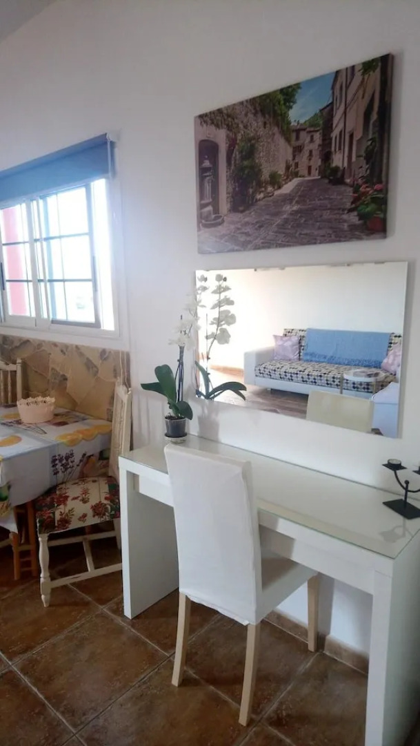 Studio in Tuineje, With Wonderful Mountain View, Enclosed Garden and Wifi