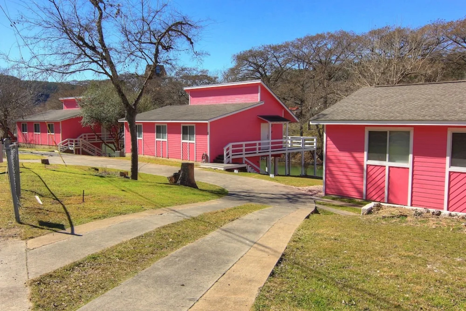 Three Pink Housez RR1 3