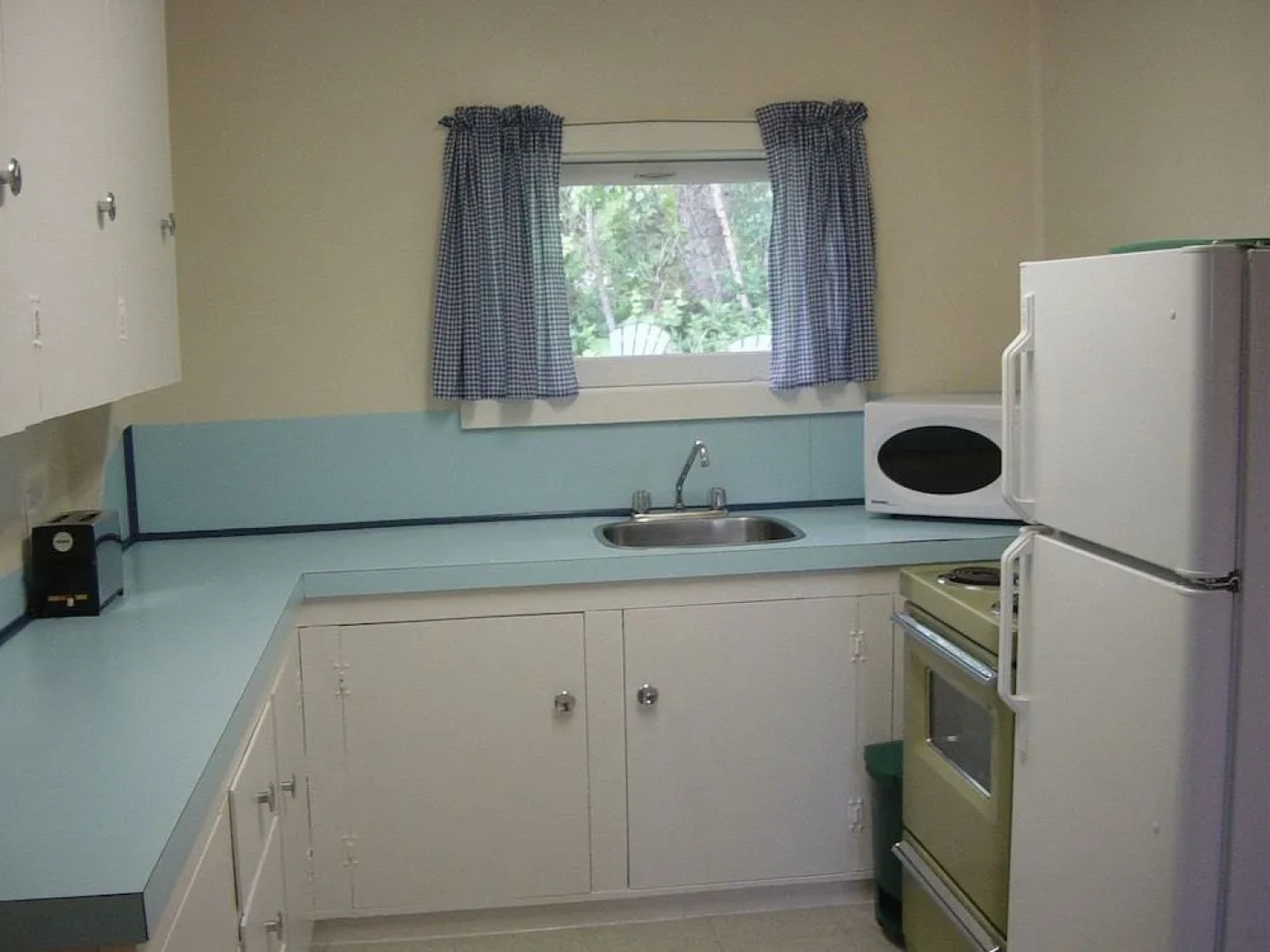 Shuswap Lake Motel & Resort