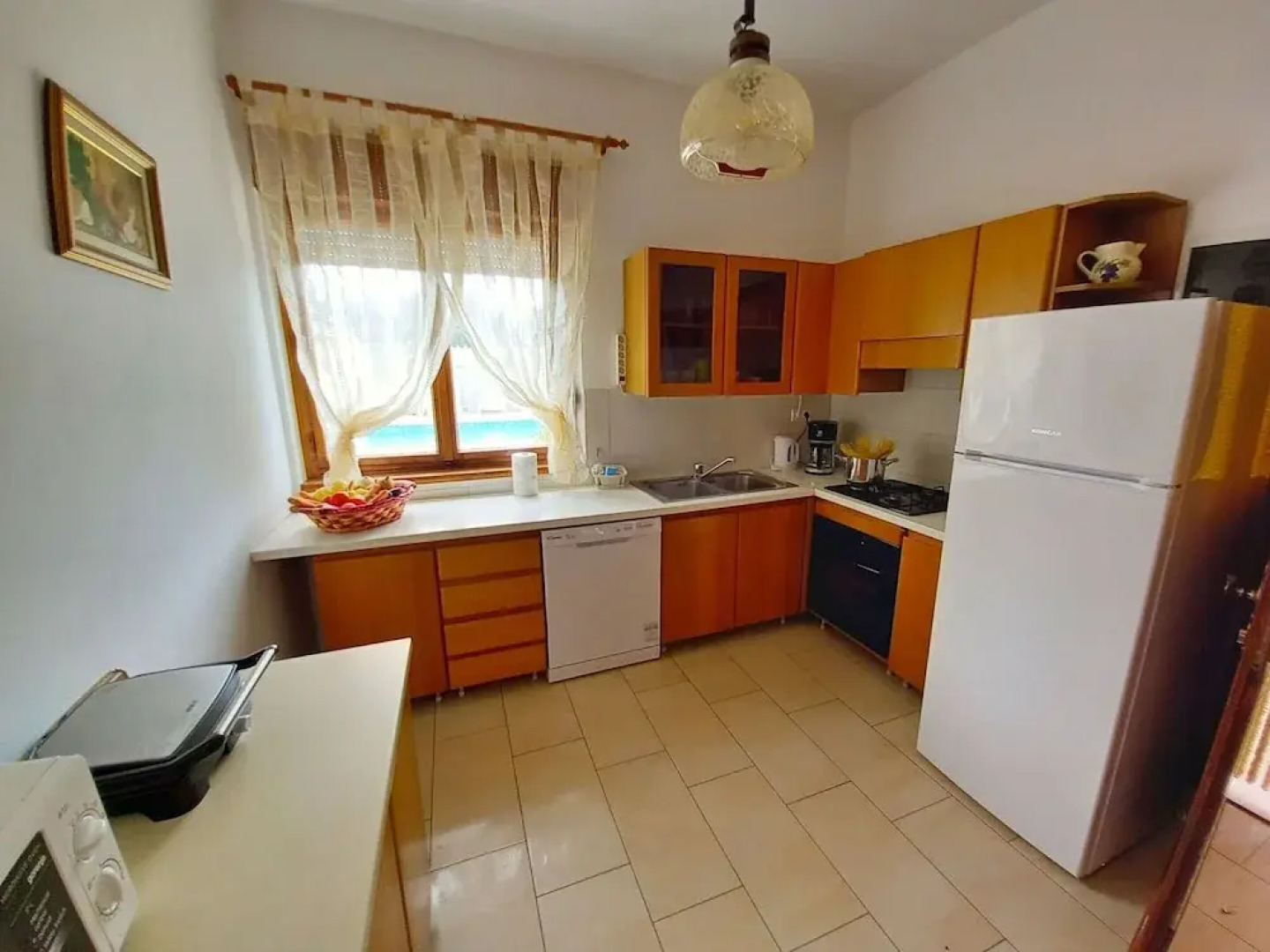 Detached House at Country Side, Fenced Private Garden Ideal for 2 Fam, Wifi