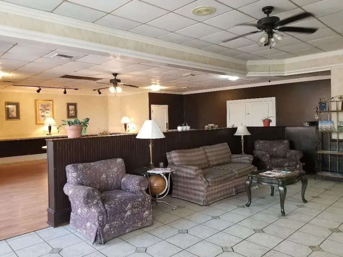 Executive Inn & Suites