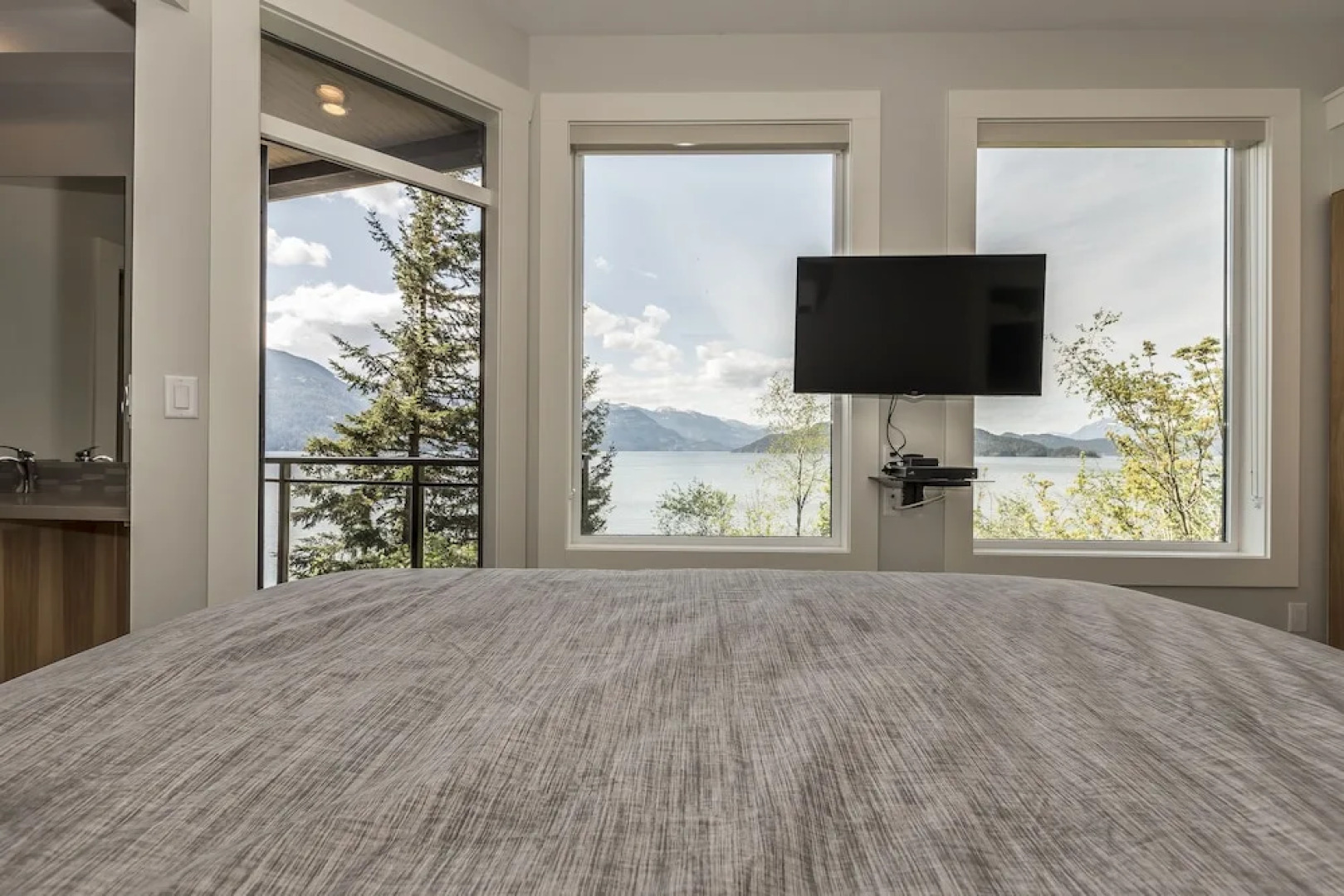 The Lodge on Harrison Lake