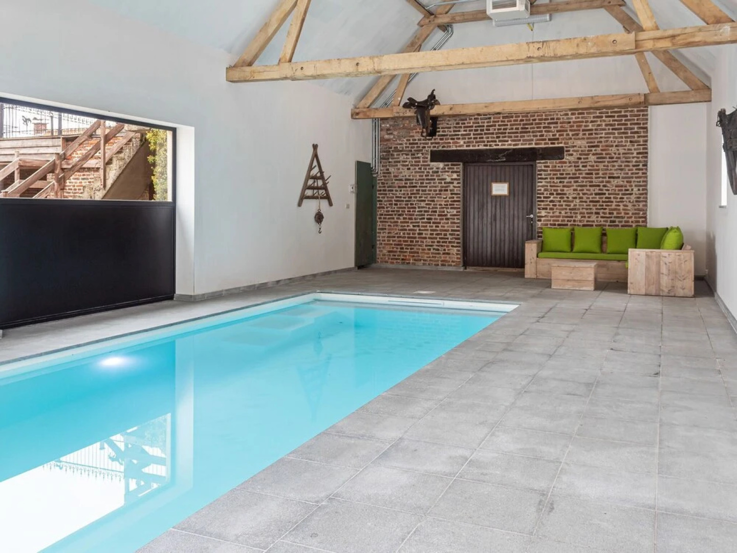 Beautifully Renovated Farmhouse for Groups, With Indoor Pool and Sauna