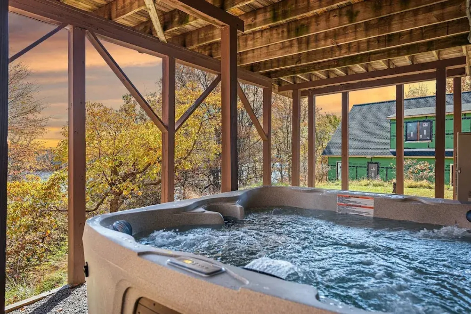 Emerald Bluff by Avantstay Lake Views Deck Fire Pit Game Room