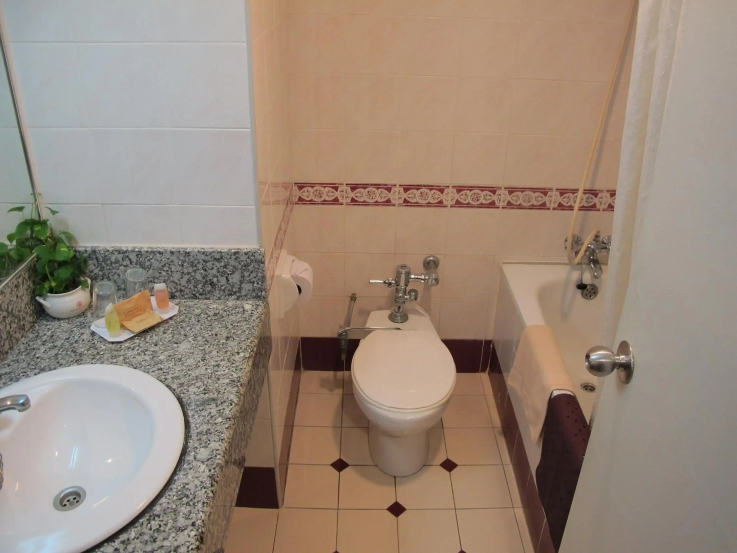Hotel Grand Continental Kuching