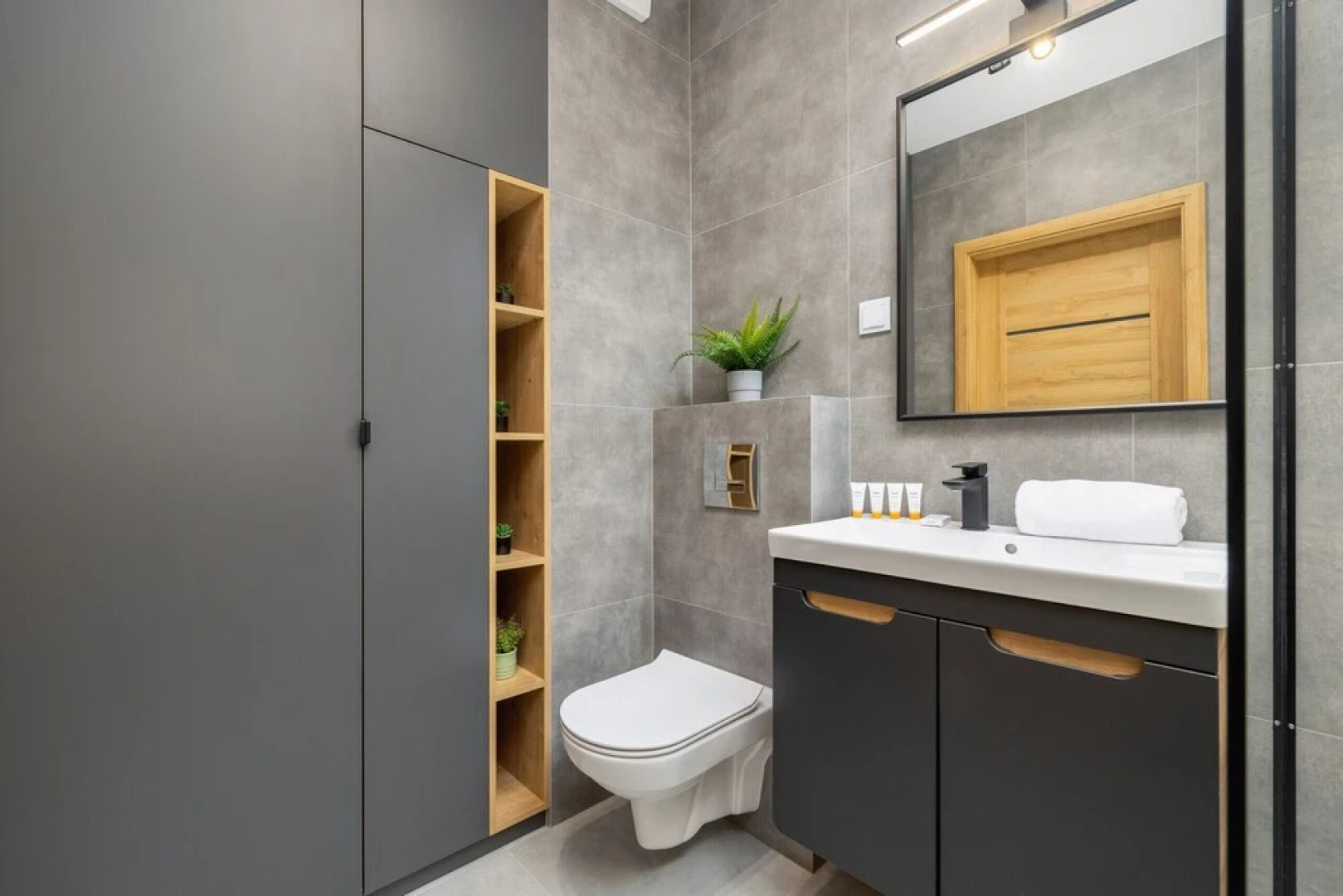 Apartament Otoczony Zielenią by Renters